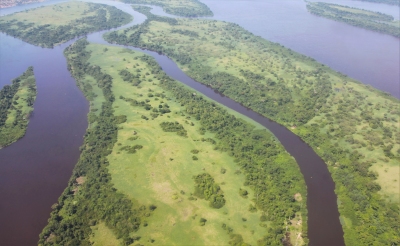 Luftaufnahme des Congo Rivers (MONUSCO/Myriam Asmani)  CC BY-SA 
Informations sur les licences disponibles sous 'Preuve des sources d'images'